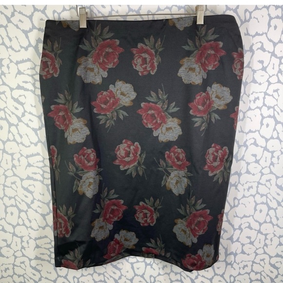 EUC! CJ Banks Dark Floral Pencil Skirt size 1X - Picture 3 of 10